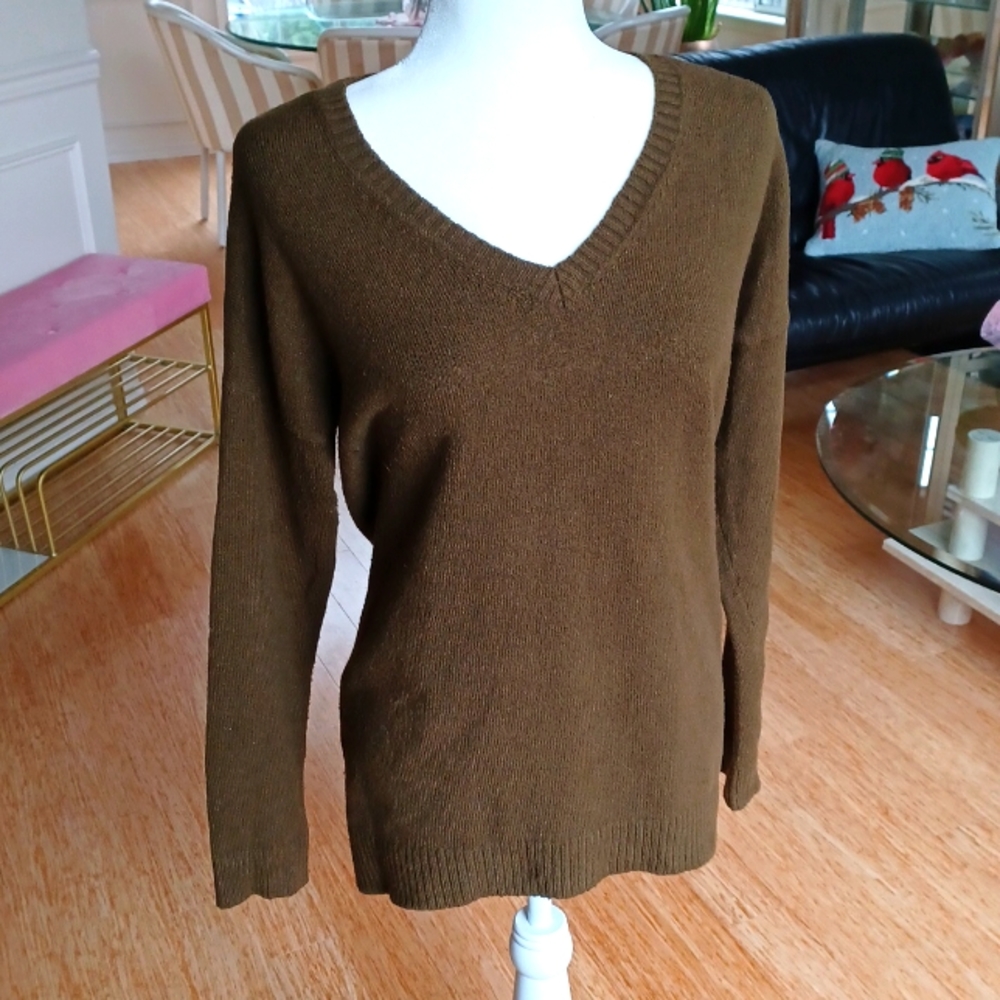 HINGE Olive Long Sleeve V-Neck Sweater